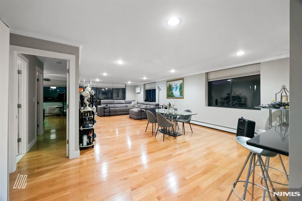 Rental Property at 18 Massa Ln B4, Edgewater, New Jersey - Bedrooms: 1 
Bathrooms: 2 
Rooms: 5  - $2,955 MO.