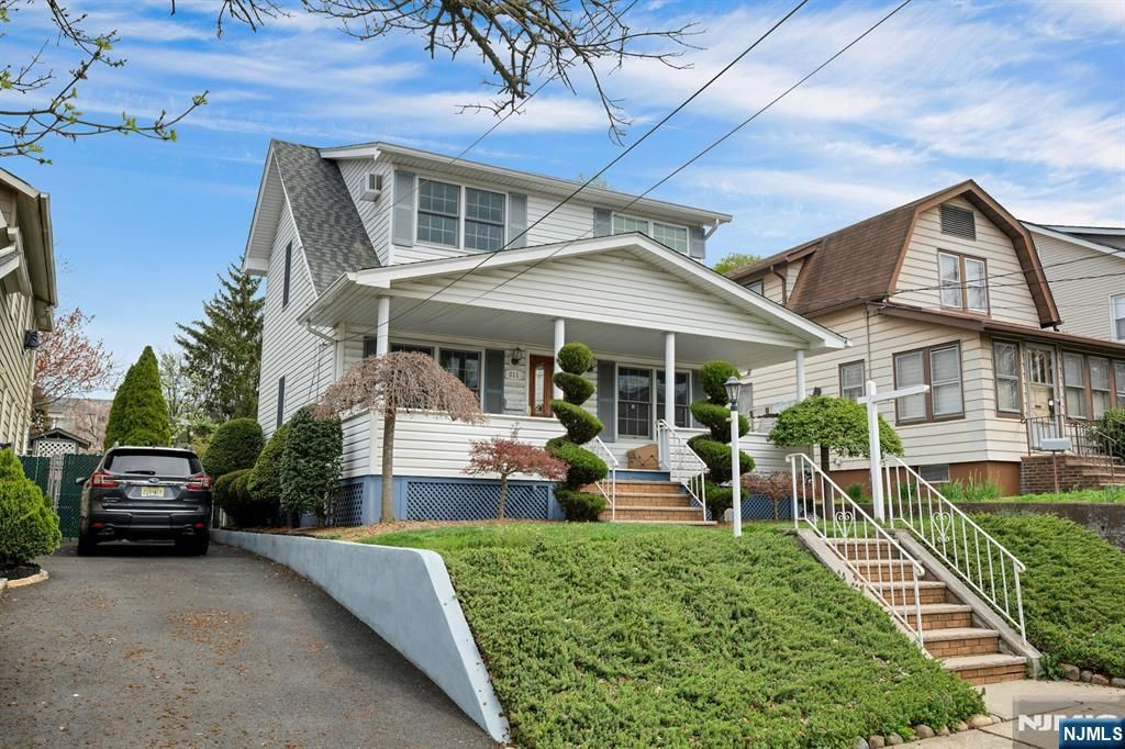 Photo of 611 5th Avenue, Lyndhurst, NJ 07071 (MLS # 26013459)