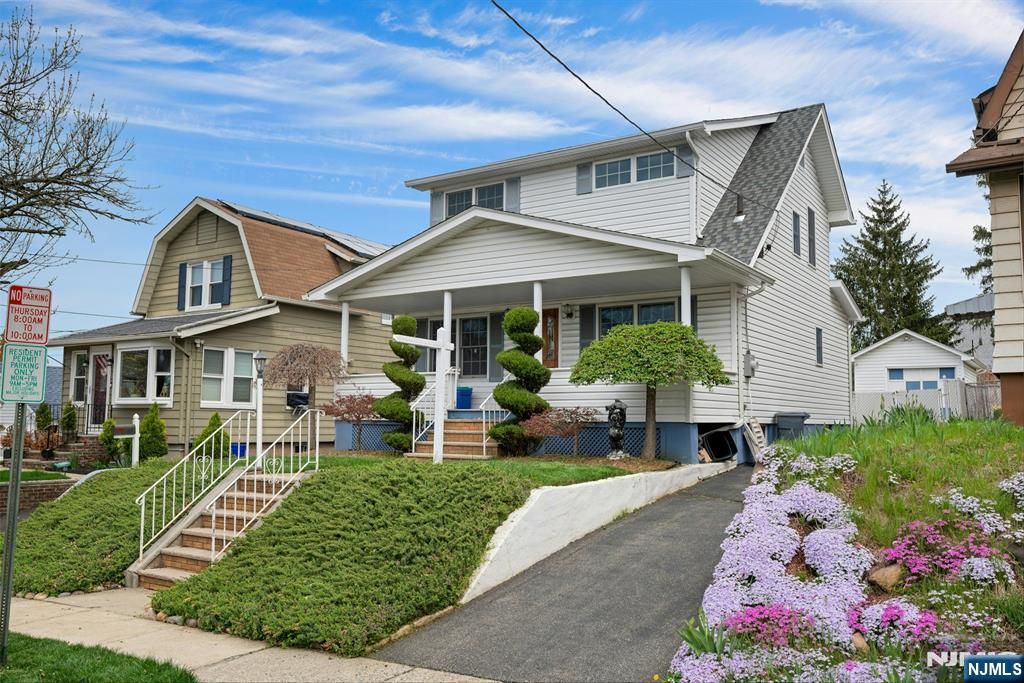 Photo of 611 5th Avenue, Lyndhurst, NJ 07071 (MLS # 26013459)