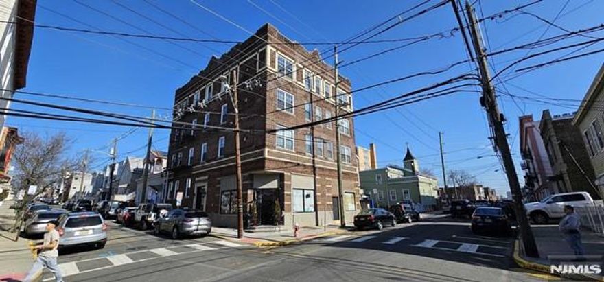 2 blocks from Kennedy Blvd. Totally renovated 1 three br, 6 two brs & 3 one brs and 1 convenient store on the ground floor about 2 years ago. Very conveniently located. close proximity to everything. 100% occupied. please find attached P&L for your review and do not hesitate to contact LA for any questions or concerns.