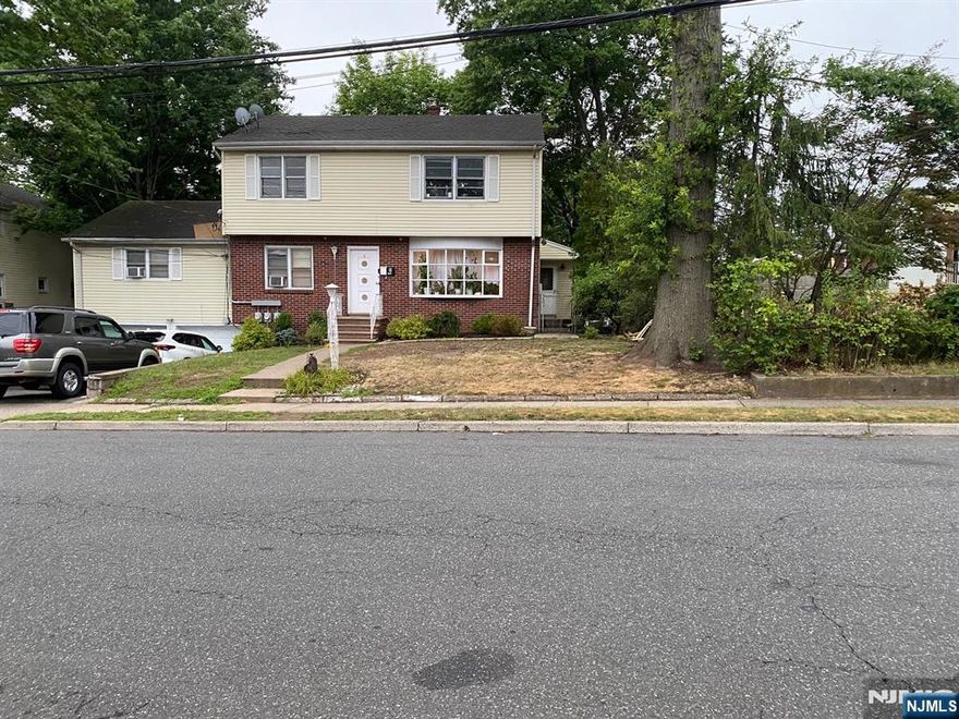 The second-floor apt, Newly renovated , eat-in kitchen, two bedrooms, and a full bath. Laundry in unit.one car garage and extra parking spaces in driveway. Located near shops, schools, transportation..close to the center of town Nj Transit to walking distance ..