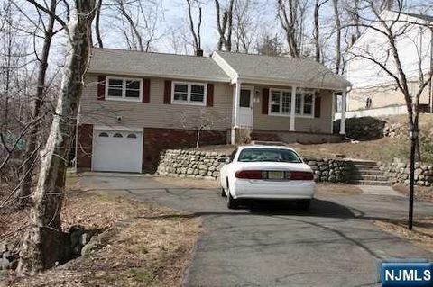 Photo of 7 Hiawatha Blvd, Oakland, NJ 07436 (MLS # 26006638)