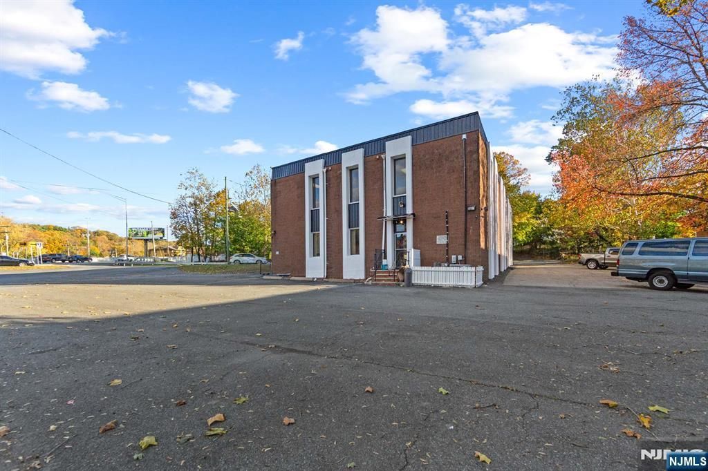 Photo of 201 Lower Notch Road, Little Falls, NJ 07424 (MLS # 25039624)