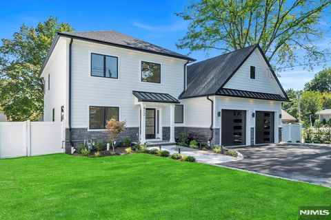 Photo of 412 Tappan Road, Northvale, NJ 07647 (MLS # 25042412)