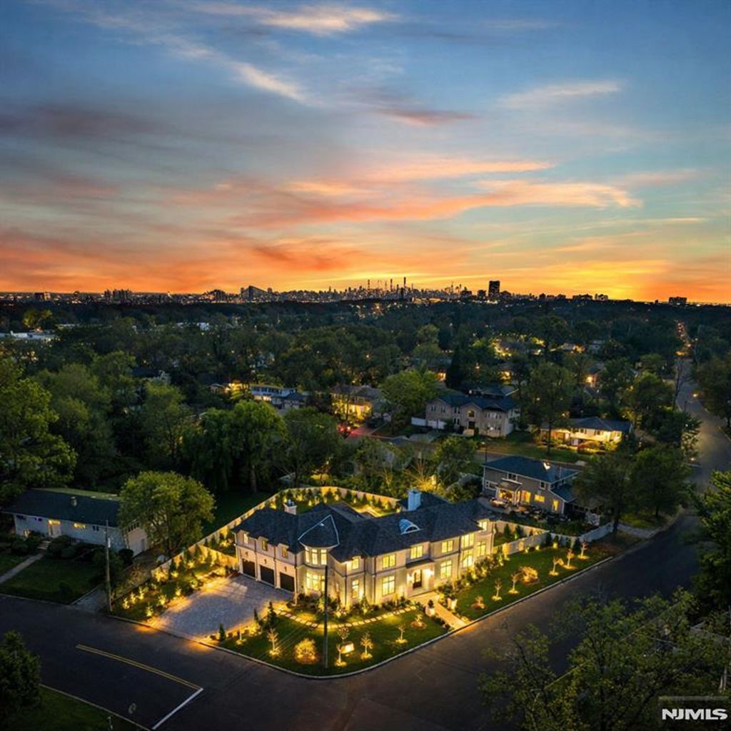 Photo of 645 Summit Street, Englewood Cliffs, NJ 07632 (MLS # 25022998)