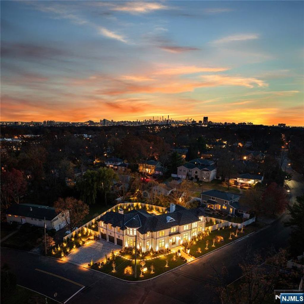 Photo of 645 Summit Street, Englewood Cliffs, NJ 07632 (MLS # 25022998)