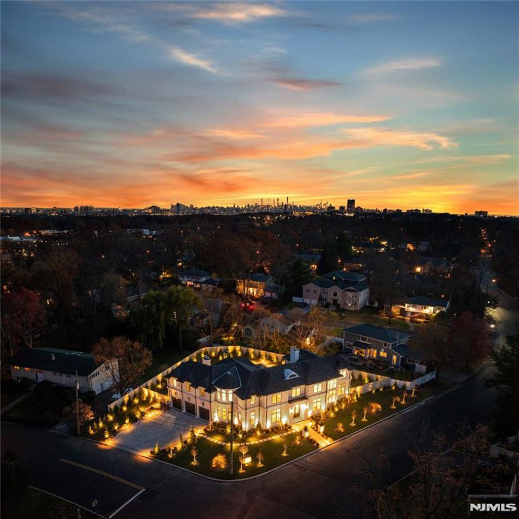 Photo of 645 Summit Street, Englewood Cliffs, NJ 07632 (MLS # 25022998)