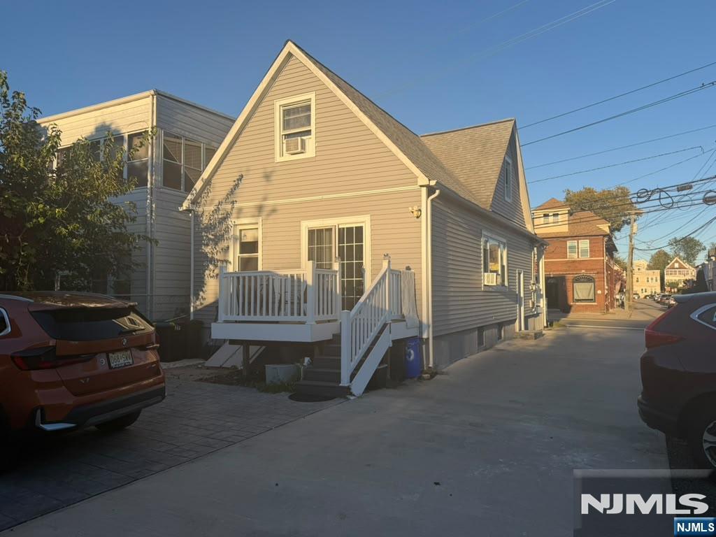 395 River Drive