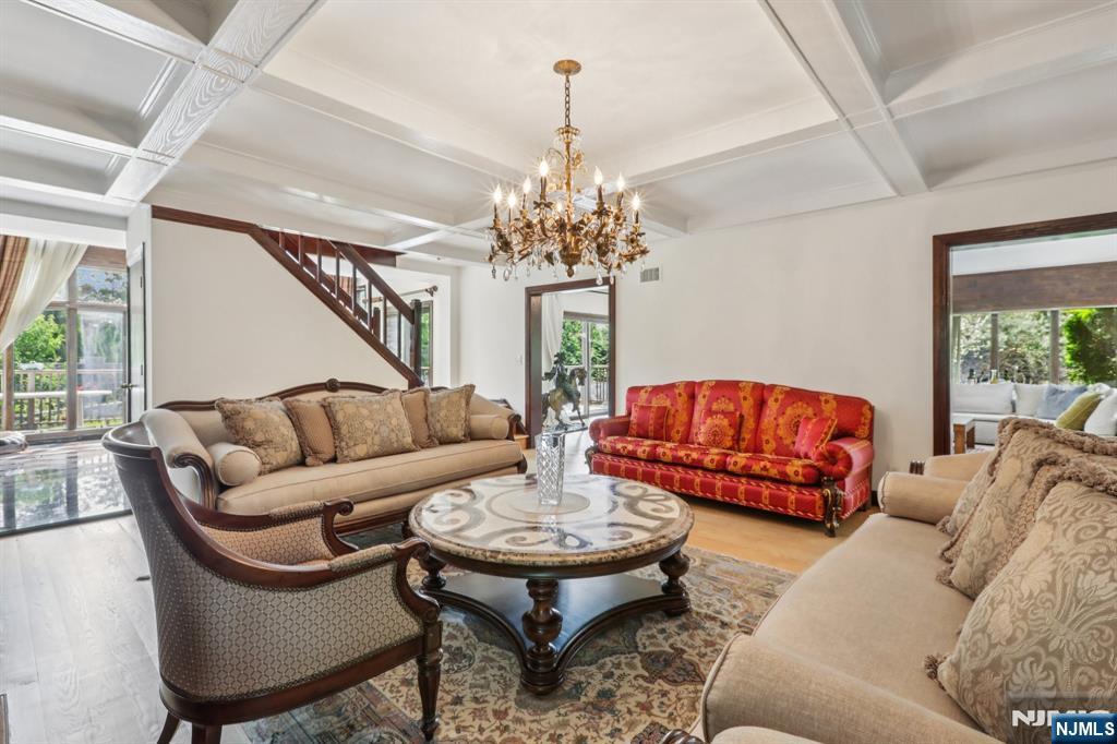 1060 Briar Way