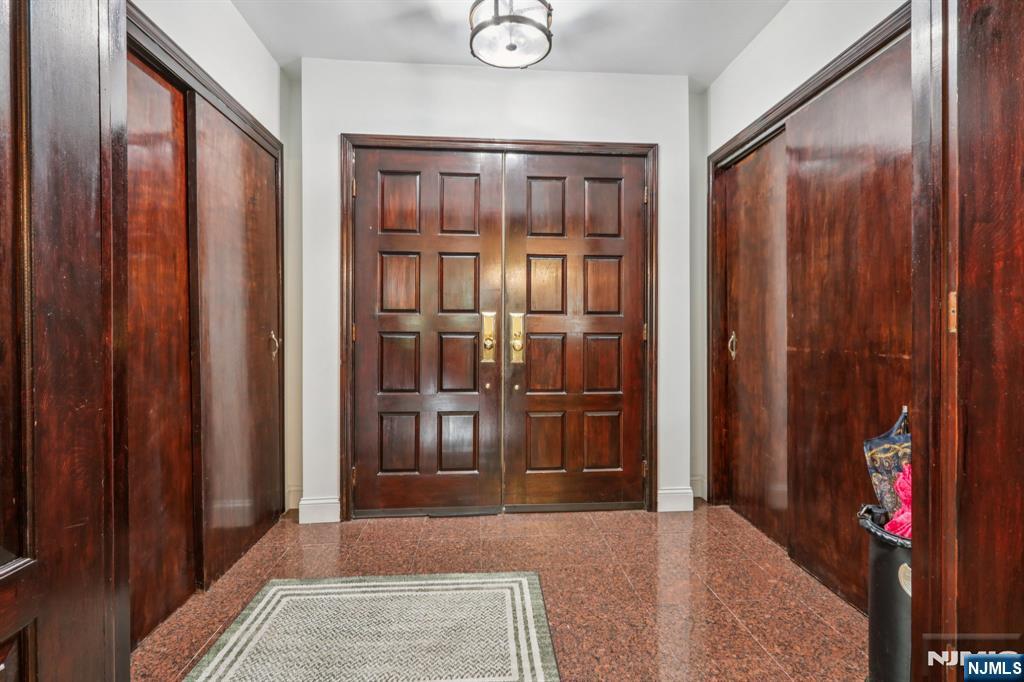 1060 Briar Way