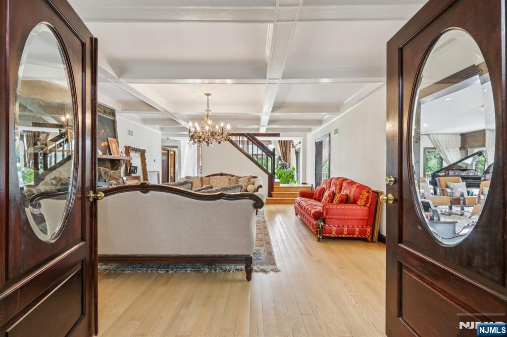 1060 Briar Way