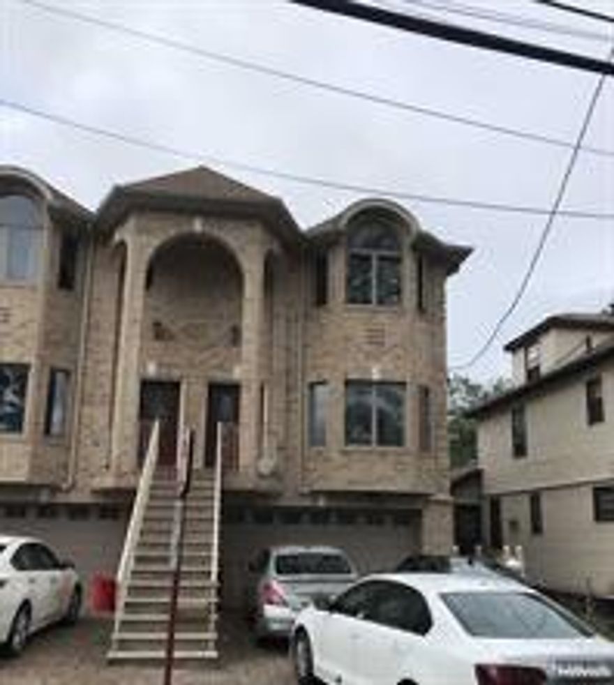 BUILT 2010, HALF DUPLEX CONVENTLY LOCATED BETWEEN PALISADE AND ANDERSON AVE, FEATURES : 3 BEDROOMS, 2 FULL BATHS, 2 HALF BATHS, OPEN FLOOR PLAN WITH LIV RM/DIN RM/KIT/ DECK) STAINLESS STEEL APPLIANCE, GRANITE COUNTER TOPS, WASHER/DRYER IN UNIT, CENTRAL AIR, CENTRAL VAC, 4 ZONE HEATING, GARAGE AND DRIVEWAY PARKING. REQUIRED DOC: PROOF OF INCOME, INTERVIEW WITH LANDLORD, PROOF OF IDENTITY.