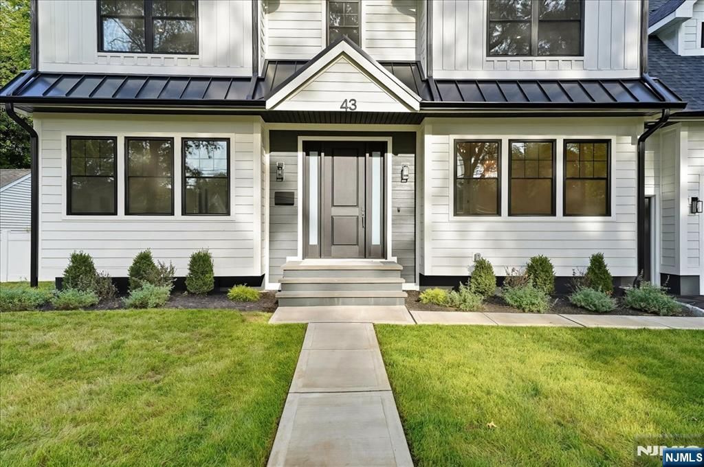 Photo of 43 Hazelhurst Avenue, Glen Rock, NJ 07452 (MLS # 25035420)