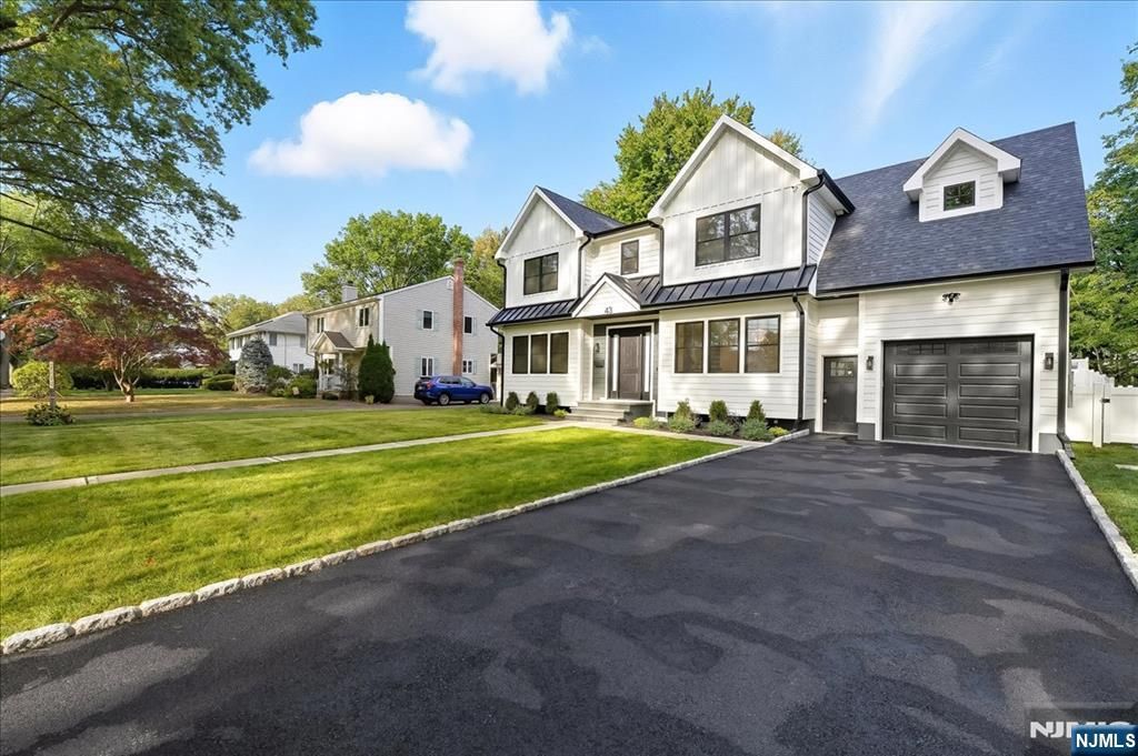 Photo of 43 Hazelhurst Avenue, Glen Rock, NJ 07452 (MLS # 25035420)