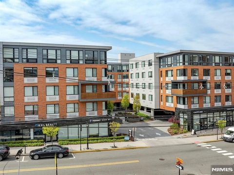 Photo of 470 Main St #604, Fort Lee, NJ 07024 (MLS # 26008254)