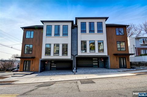 313 E Central Boulevard Unit B, Palisades Park, NJ 07650 - MLS#: 25015650