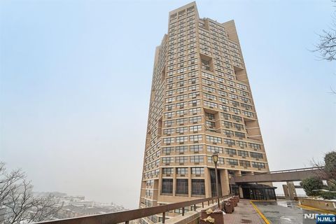 7004 Boulevard East Unit 16C, Guttenberg, NJ 07093 - MLS#: 25000519