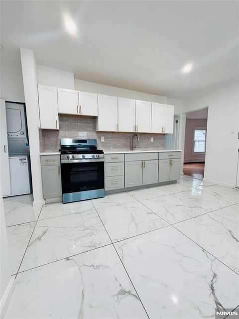 Photo of 23 Valley Pl, Edgewater, NJ 07020 (MLS # 26009604)