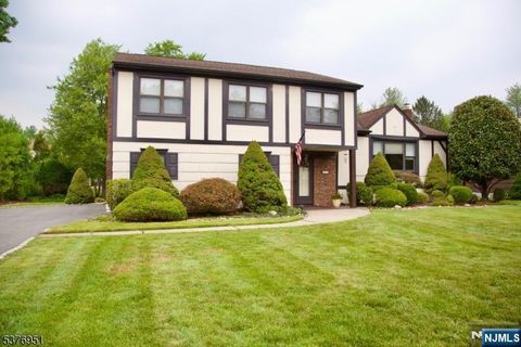 Photo of 15 Tuscan Pl, East Hanover Township, NJ 07936 (MLS # 25039306)