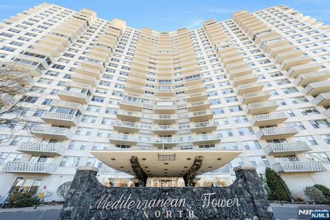 Photo of 2100 Linwood Ave #22P, Fort Lee, NJ 07024 (MLS # 26007441)