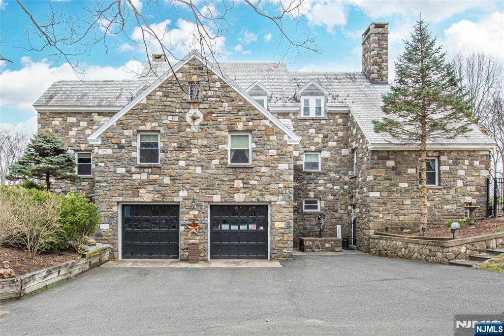 Property for Sale at 30 Ramsey Road, Sussex, New Jersey - Bedrooms: 5 
Bathrooms: 6 
Rooms: 14  - $1,225,000
