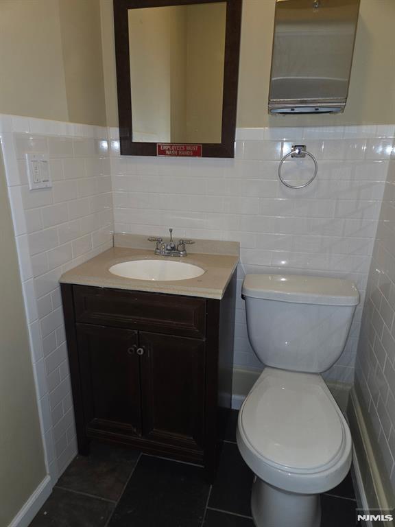 29 Ridge Road Retail / Front