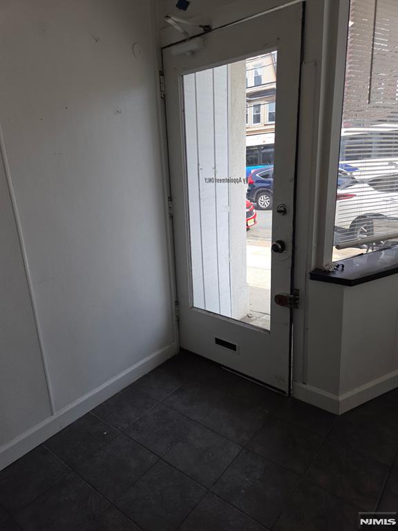 29 Ridge Road Retail / Front