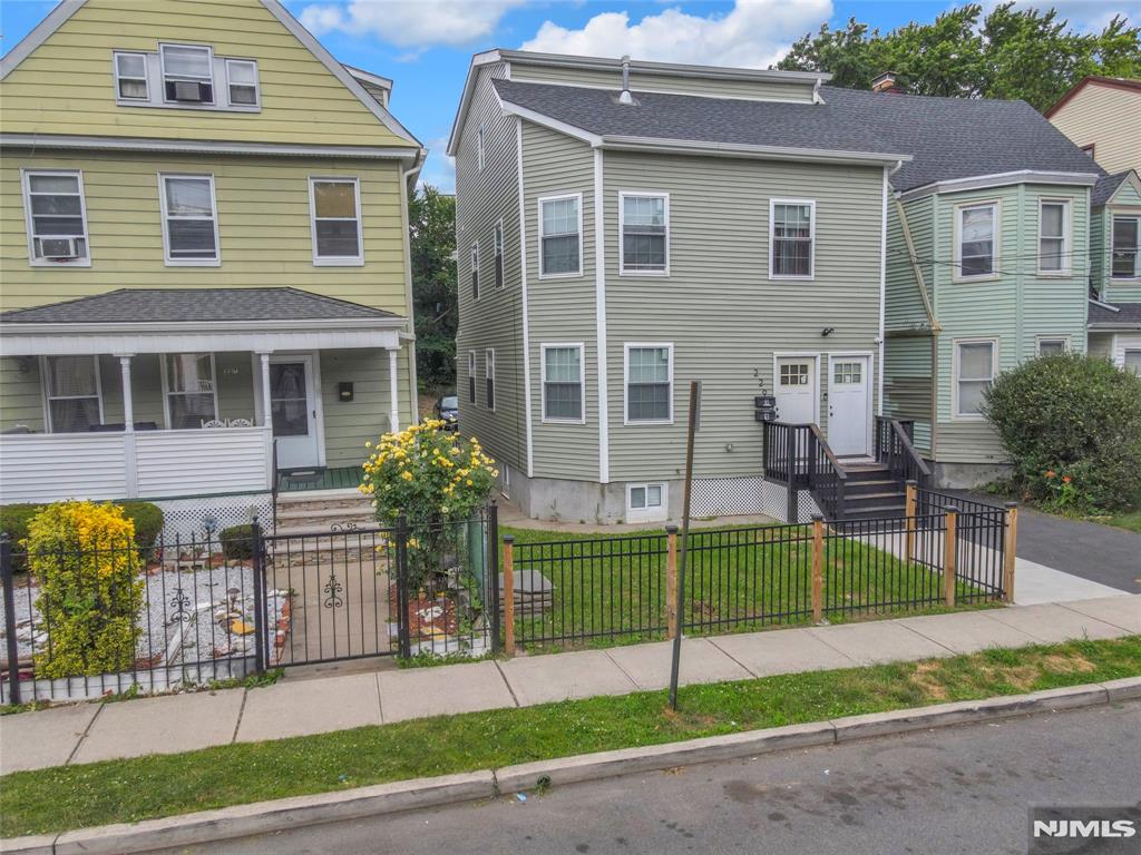 229 N Center Street, Orange, New Jersey - 5 Bedrooms  
3 Bathrooms  
12 Rooms - 