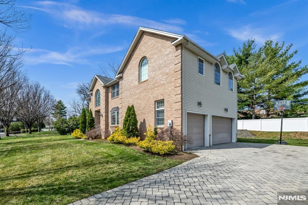 Photo of 683 Victoria Avenue, Paramus, NJ 07652 (MLS # 26008272)