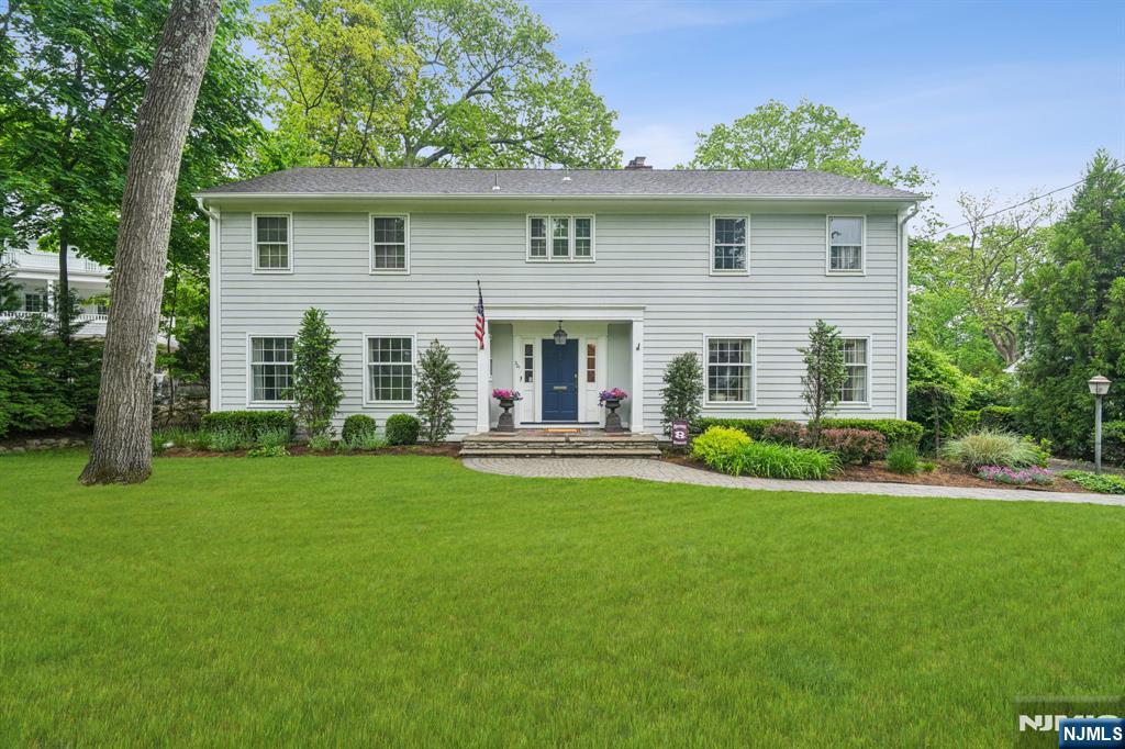 301 West End Avenue, Ridgewood, New Jersey - 4 Bedrooms  
4 Bathrooms  
8 Rooms - 