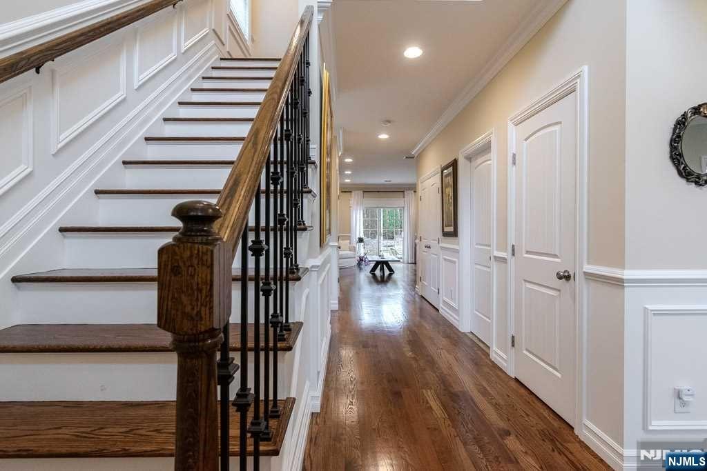 Rental Property at 6 Mountain, Mahwah, New Jersey - Bedrooms: 4 
Bathrooms: 3 
Rooms: 8  - $6,000 MO.