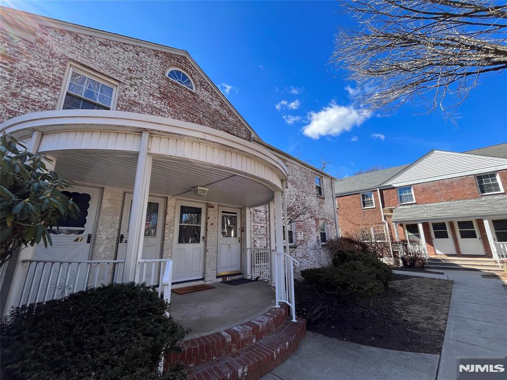 47 Clark Ct 60, Rutherford, New Jersey - 2 Bedrooms  
1 Bathrooms  
4 Rooms - 