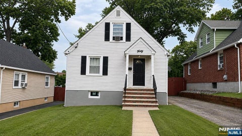 Photo of 40 Seminole Avenue, Dumont, NJ 07628 (MLS # 26031006)