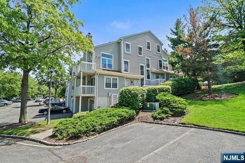 Photo of 11 Cliff Dr #11, Englewood, NJ 07631 (MLS # 26015299)
