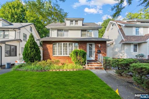 Photo of 489 Maple Avenue, Teaneck, NJ 07666 (MLS # 25027193)