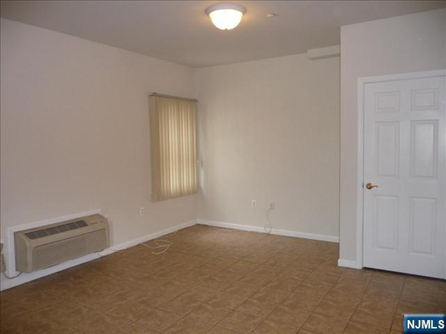 24 S William Street 201