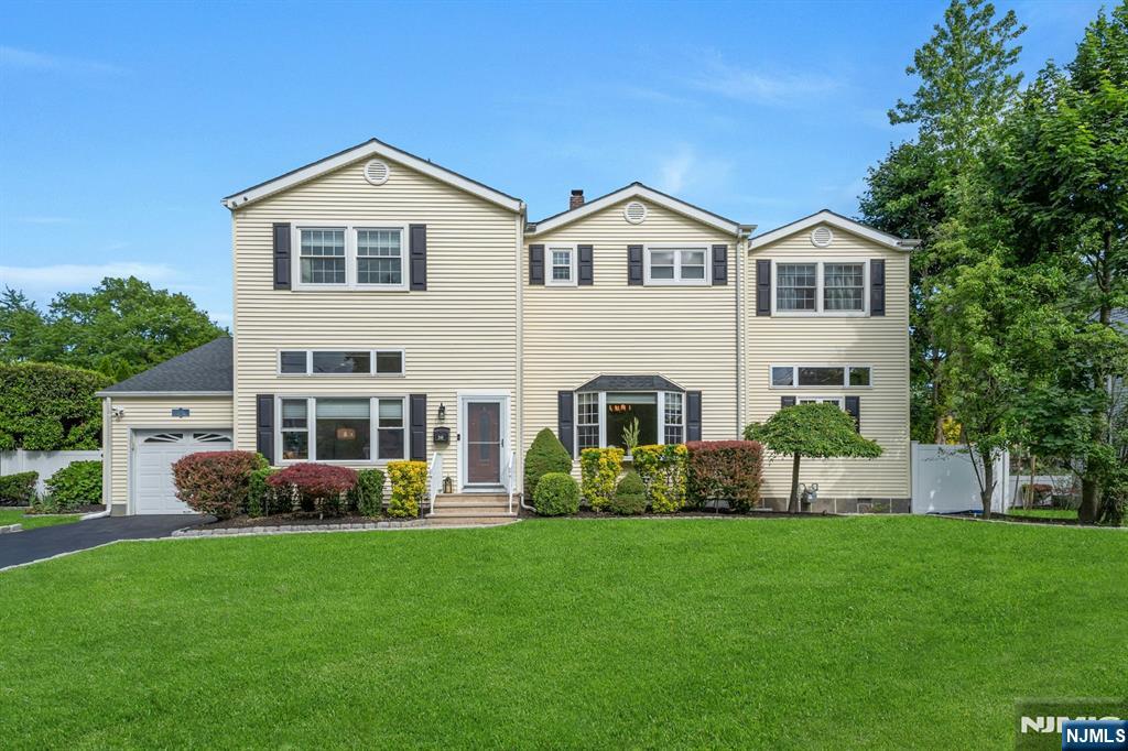 Property for Sale at 248 Camden Street, Oradell, New Jersey - Bedrooms: 5 
Bathrooms: 5 
Rooms: 10  - $1,300,000