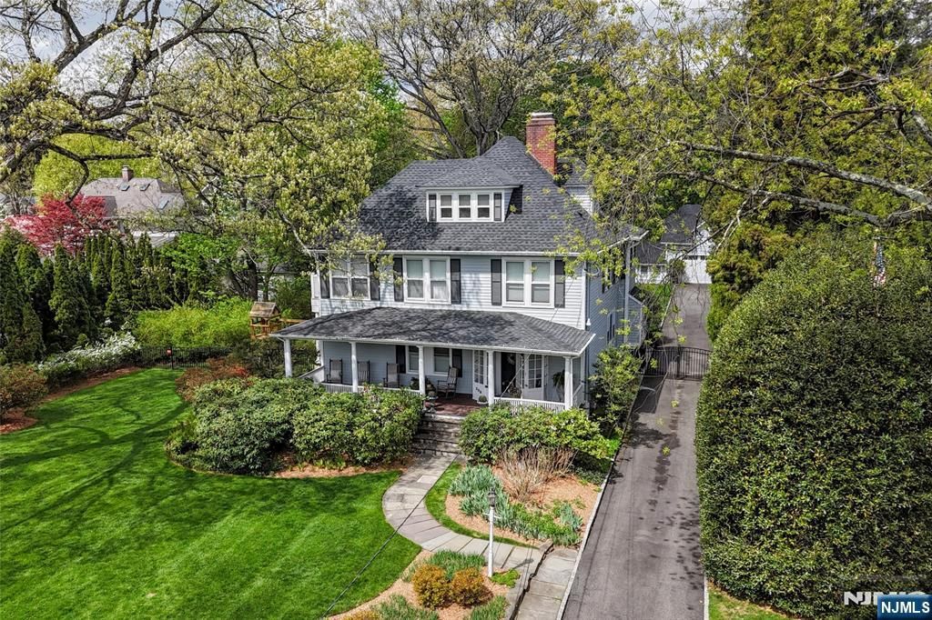 Photo of 208 Lincoln Avenue, Ridgewood Village, NJ 07450 (MLS # 26012525)