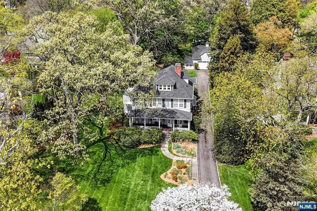 Photo of 208 Lincoln Avenue, Ridgewood Village, NJ 07450 (MLS # 26012525)