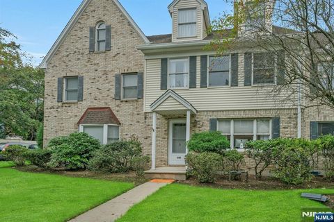 54 Hawthorne Avenue D Park Ridge NJ 07656