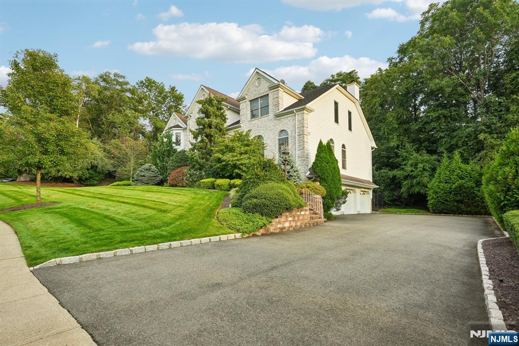 16 Apple Lane