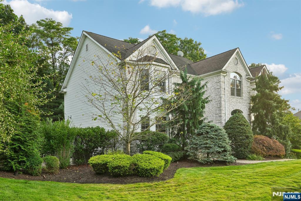 16 Apple Lane