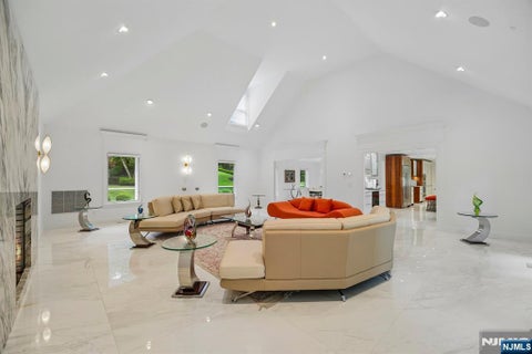 Photo of 807 Sussex Road, Franklin Lakes, NJ 07417 (MLS # 26021487)