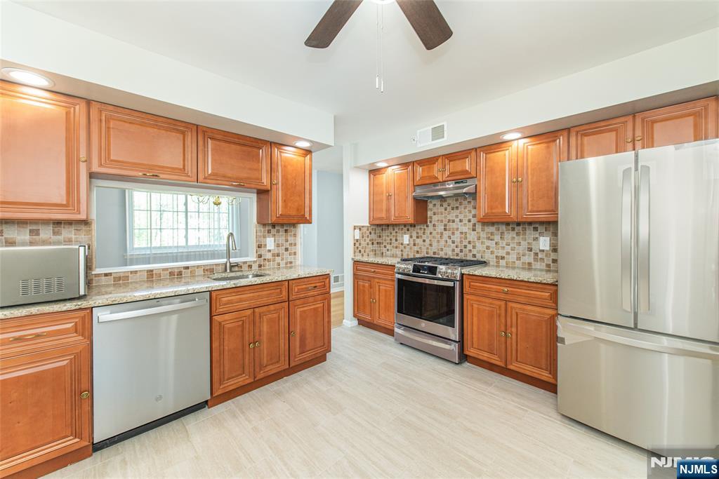 1906 Faulkner Court
