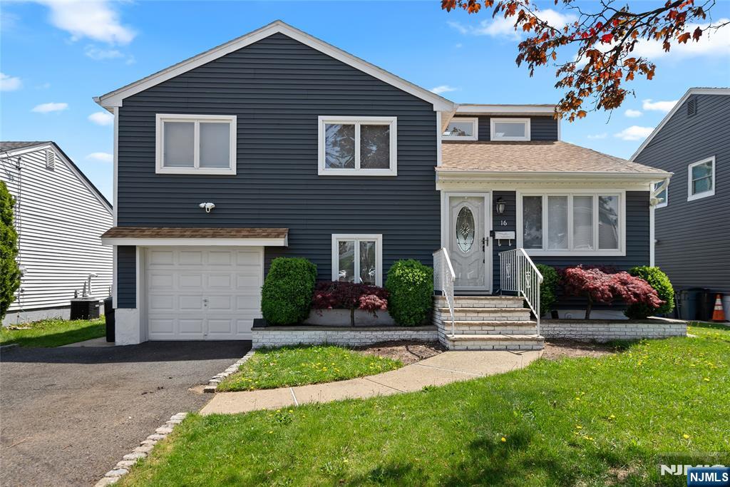 16 Truman Road, North Arlington, New Jersey - 3 Bedrooms  
2 Bathrooms  
9 Rooms - 