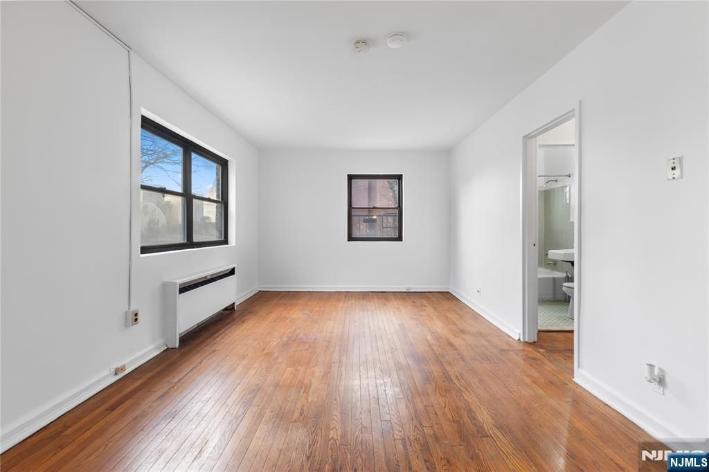 Photo of 3021 Edwin Ave #3J, Fort Lee, NJ 07024 (MLS # 25039552)