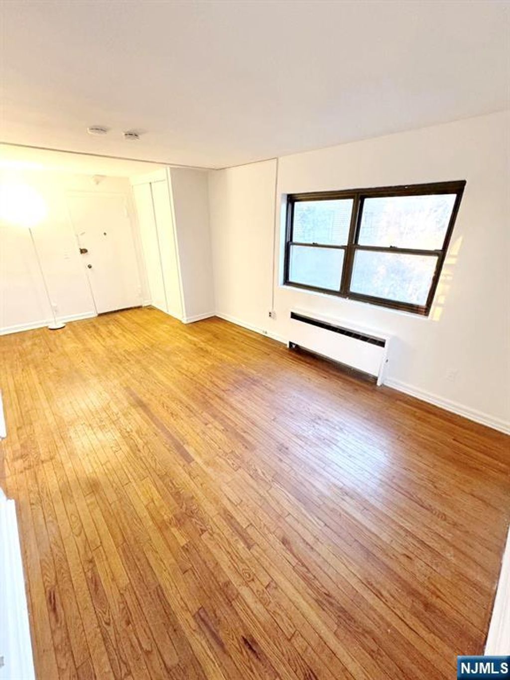 Photo of 3021 Edwin Ave #3J, Fort Lee, NJ 07024 (MLS # 25039552)