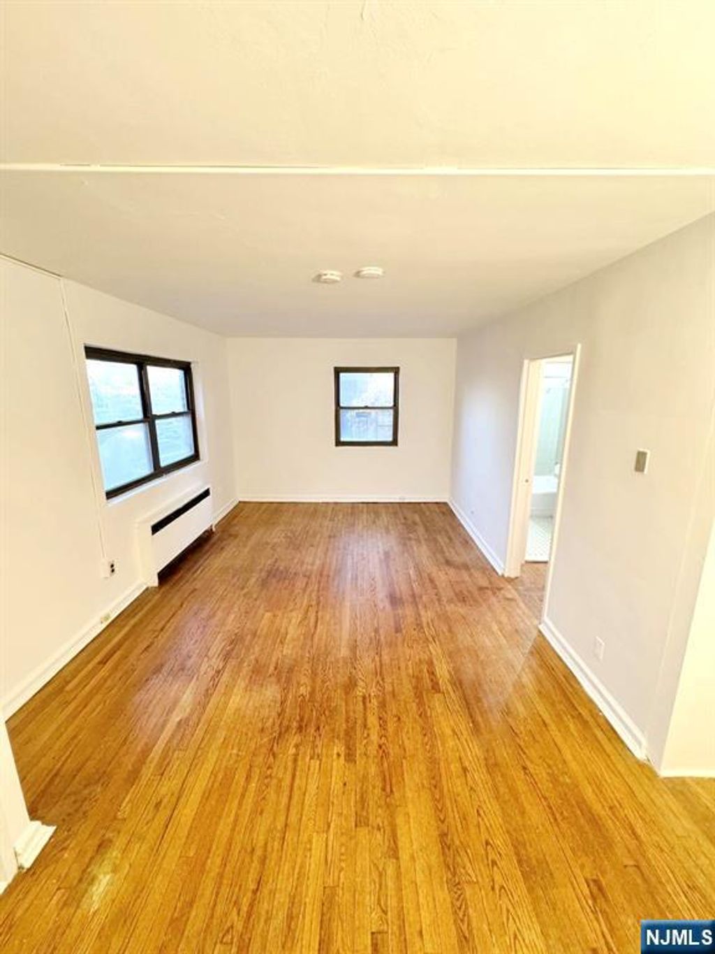 Photo of 3021 Edwin Ave #3J, Fort Lee, NJ 07024 (MLS # 25039552)