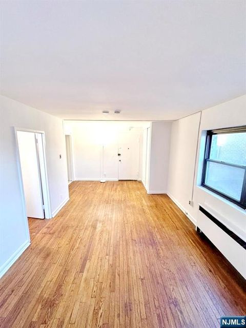 Photo of 3021 Edwin Ave #3J, Fort Lee, NJ 07024 (MLS # 25039552)