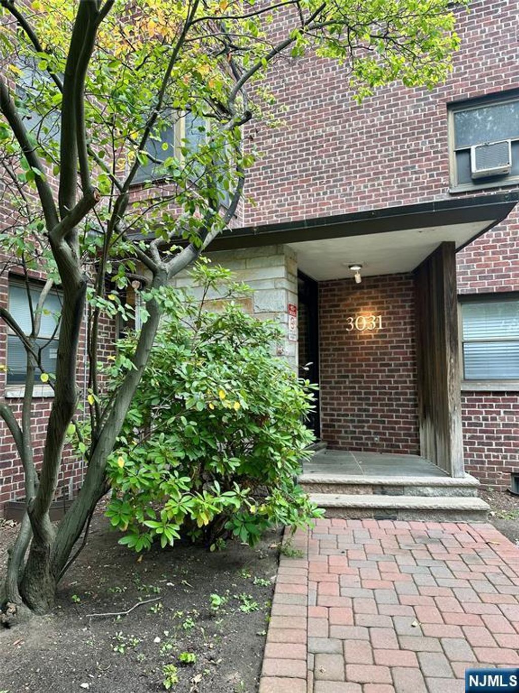 Photo of 3031 Edwin Avenue #5D, Fort Lee, NJ 07024 (MLS # 25034110)